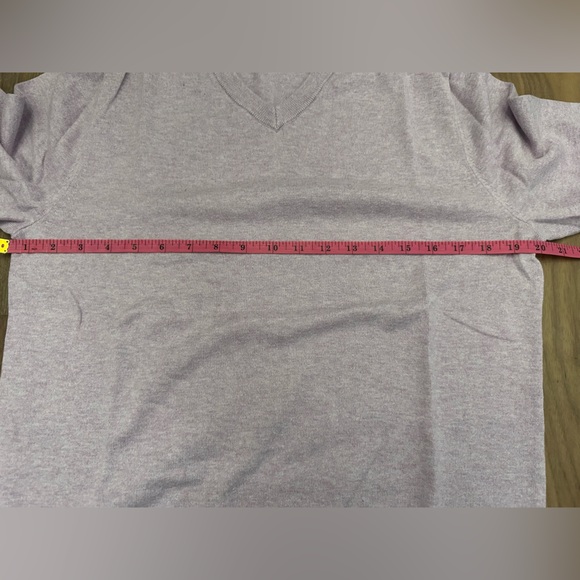 Banana Republic Men's Light Purple V-Neck Sweater - Picture 4 of 6